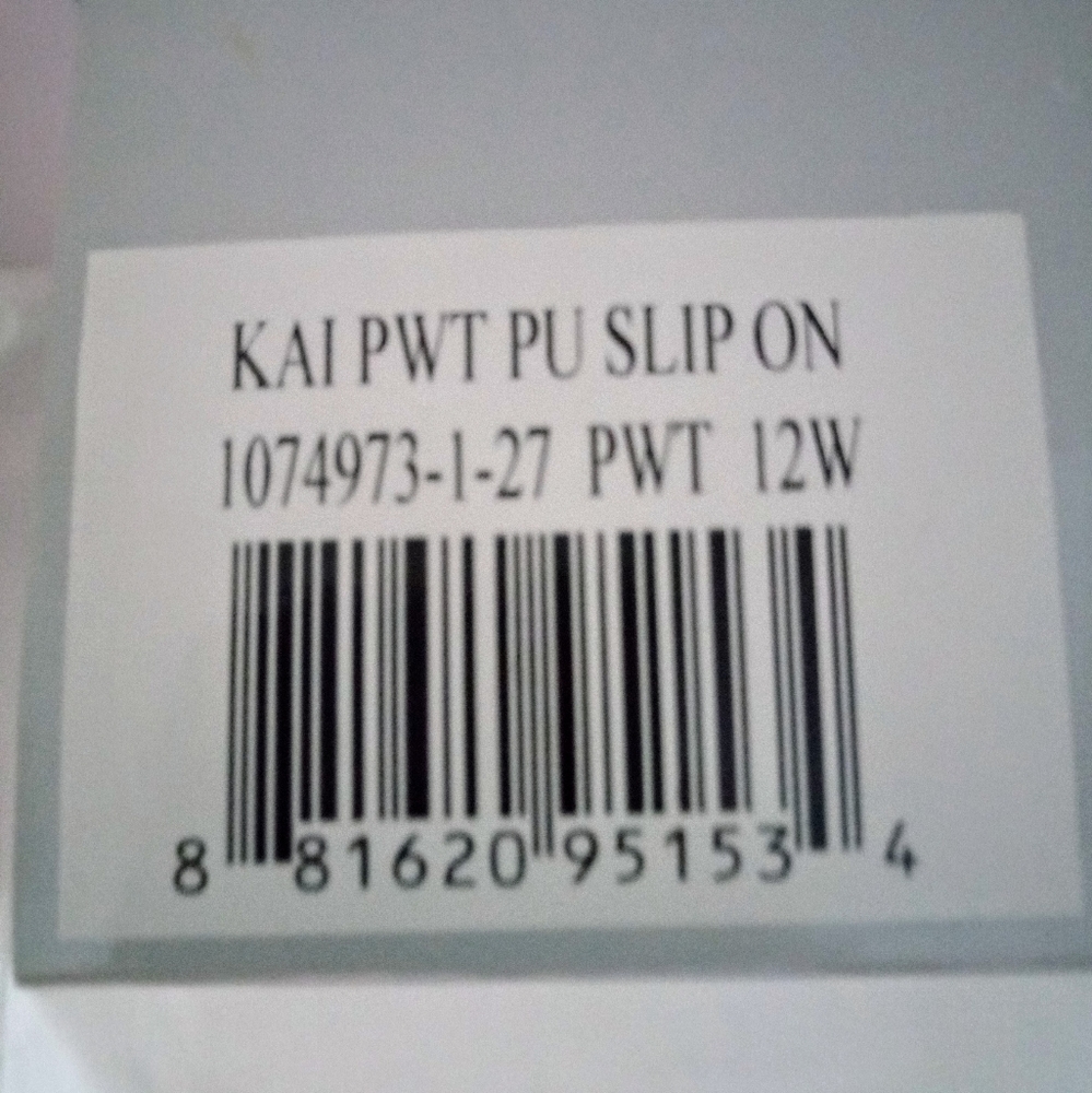 Woman's slip on size 12 shoes - Picture 7 of 8